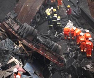 Fireworks truck blast blamed for China bridge collapse