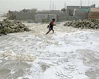 Twenty-Five Killed In Oman As Storm Targets Iran