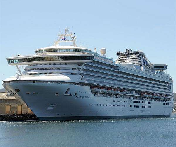 Climate activists delay cruise ship arriving in Amsterdam