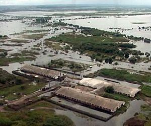 Russia scrambles to contain record floods
