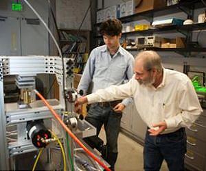 Tabletop fault model reveals why some quakes result in faster shaking