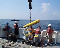 Mini-sub deploys to scour ocean depths in MH370 hunt