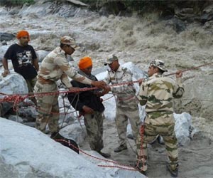 India flood rescue ops intensify, up to 1,000 feared dead