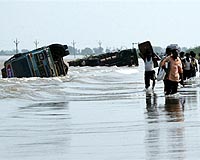India floods death toll crosses 300: officials