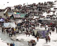 Tonnes Of Pilgrimage Trash Threaten Indian Kashmir