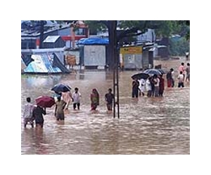India floods kill 34, hundreds of pilgrims stranded
