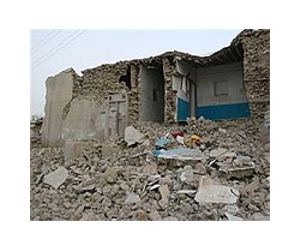 Iran vows to restore glory of quake-hit Bam citadel