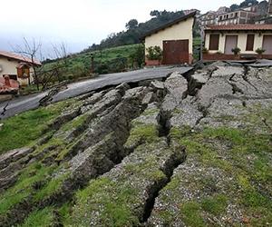 Thousands evacuated in Italy after landslides: report