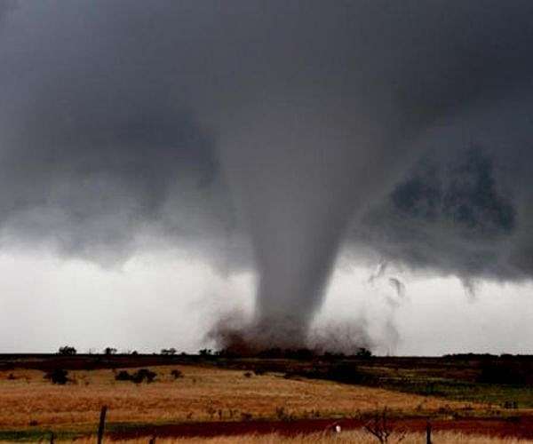 Sprawling storms, tornadoes kill 3 in US midwest