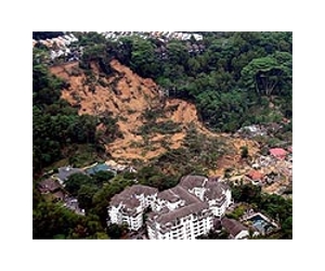 Malaysia probes rural town after deadly landslide