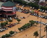 Chaos as schools fail to reopen after Philippine floods