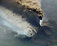 Mount Etna eruption causes airspace closure