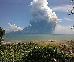 Land bulge clue to aviation threat from volcanoes