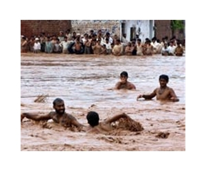 Water submerges Pakistani tourist town, hurts China trade