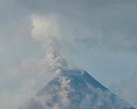 Ashfall brings new fears near Philippine volcano