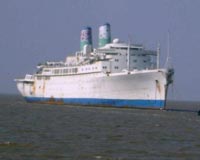Dutch shipping bosses in court over 'toxic' ship dumping