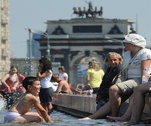 Russia swelters amid drownings and drought
