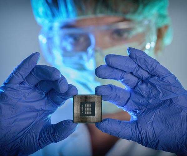 Intel posts biggest ever quarterly loss as chip sales collapse