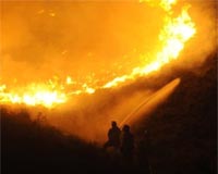 Hundreds battle wildfire in Spain that killed four firefighters