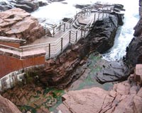 Rogue wave sweeps sightseers off Maine cliff