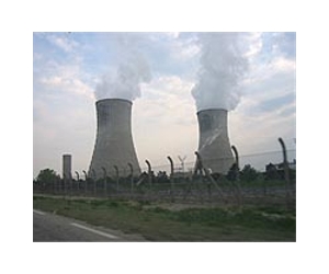 Radioactive fluid leaks at French nuclear reactor