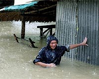 Flood overwhelms Philippines rescuers, death toll at 20