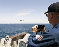 US Navy plays waiting game with surrounded Somali pirates