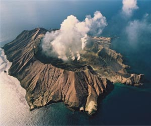 Warning raised for New Zealand volcano