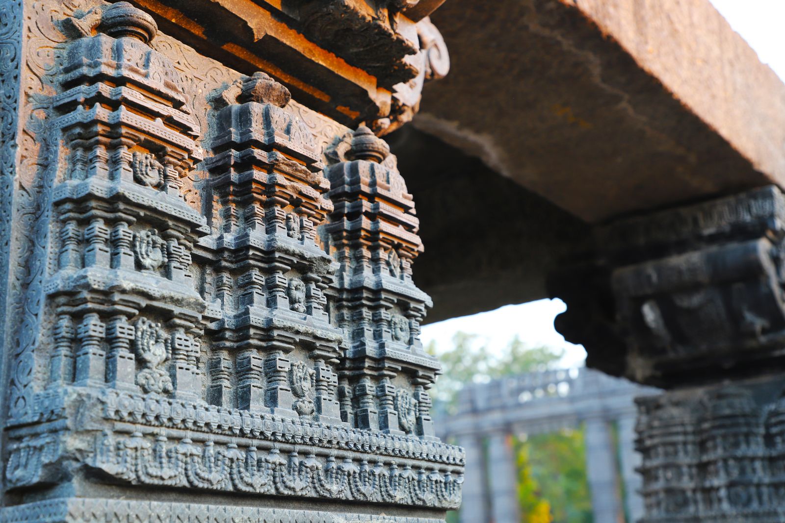 T-shaped carved pillar